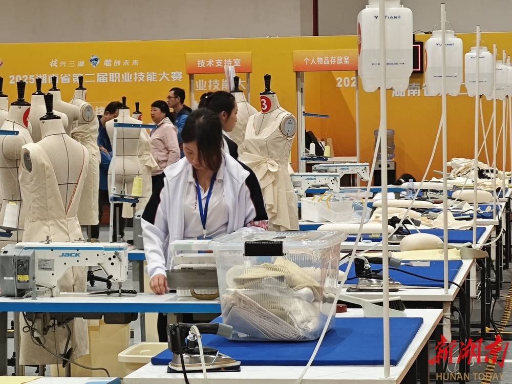 湖南省第二届职业技能大赛在株洲开幕