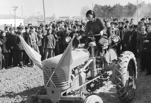 她11岁嫁表哥，因太漂亮被印壹元人民币上，高寿90岁，名字耳熟